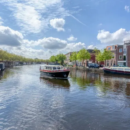 Daire Modern 2 Floor Boathouse At The Spaarne River